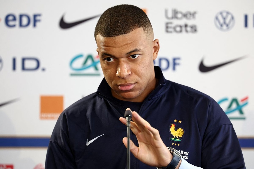 mbappe portrait 0036