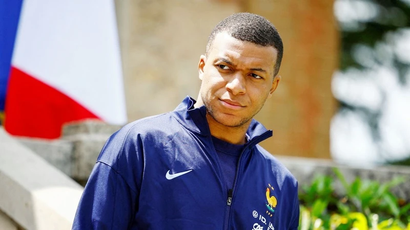mbappe portrait 0068