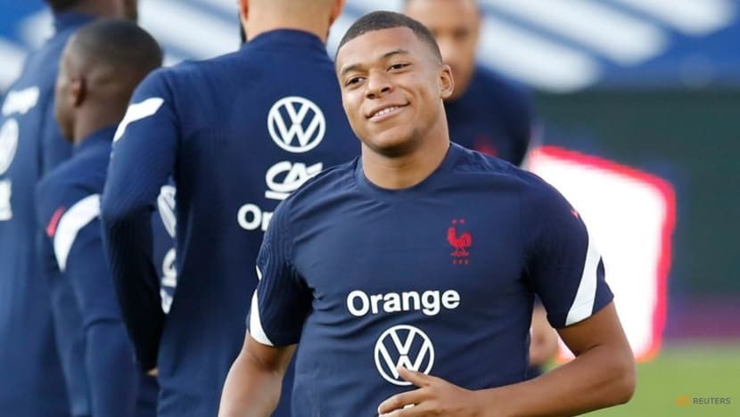 mbappe ronaldo posters 0028
