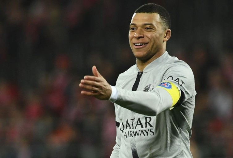 mbappe ronaldo posters 0040