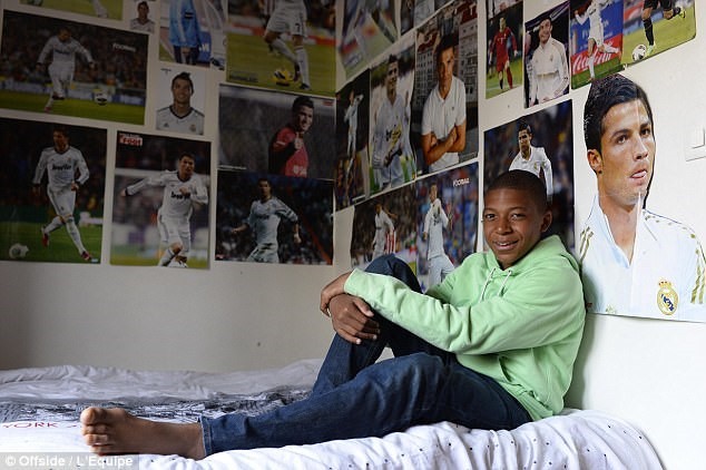 mbappe ronaldo posters 0053