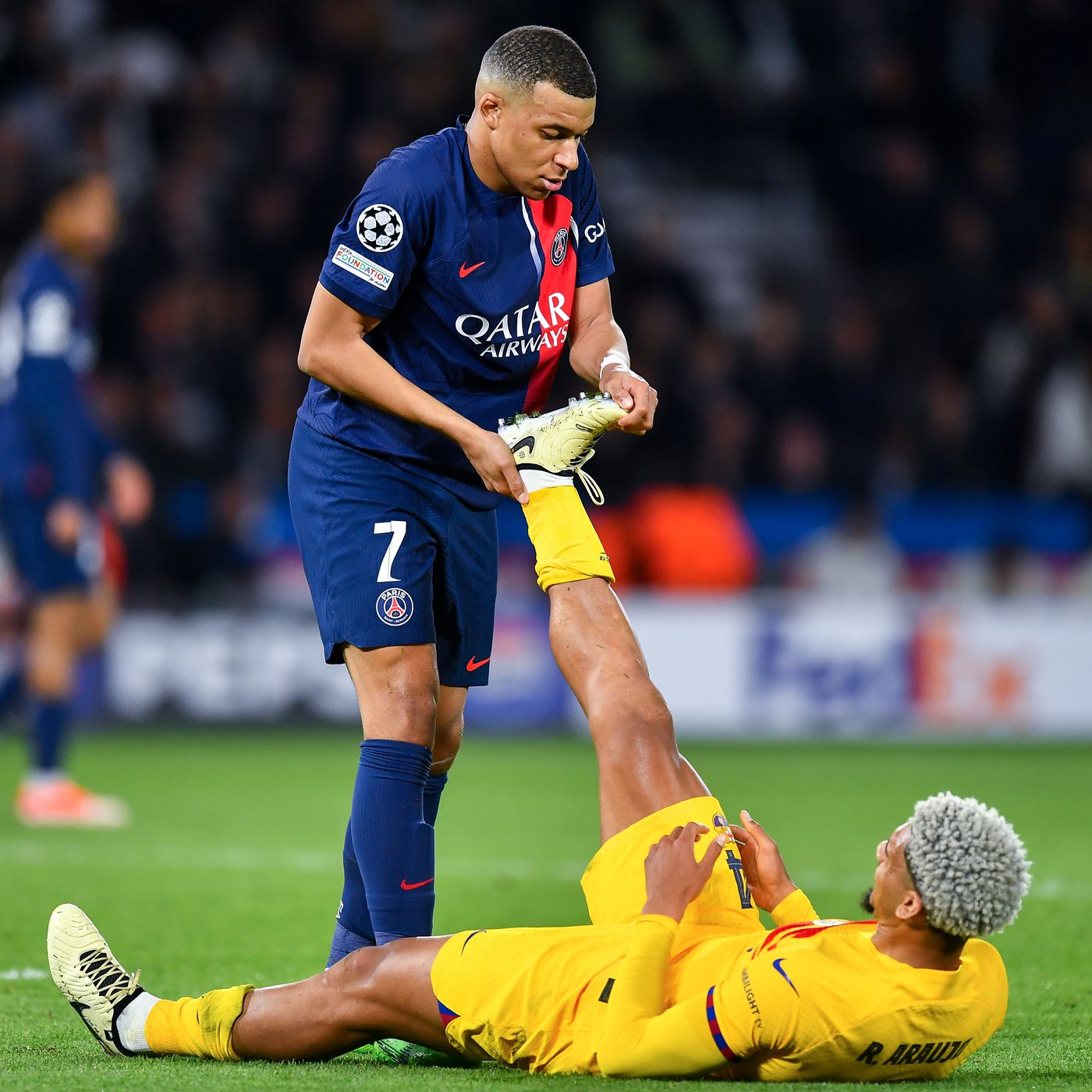 mbappe vs barcelona 0019