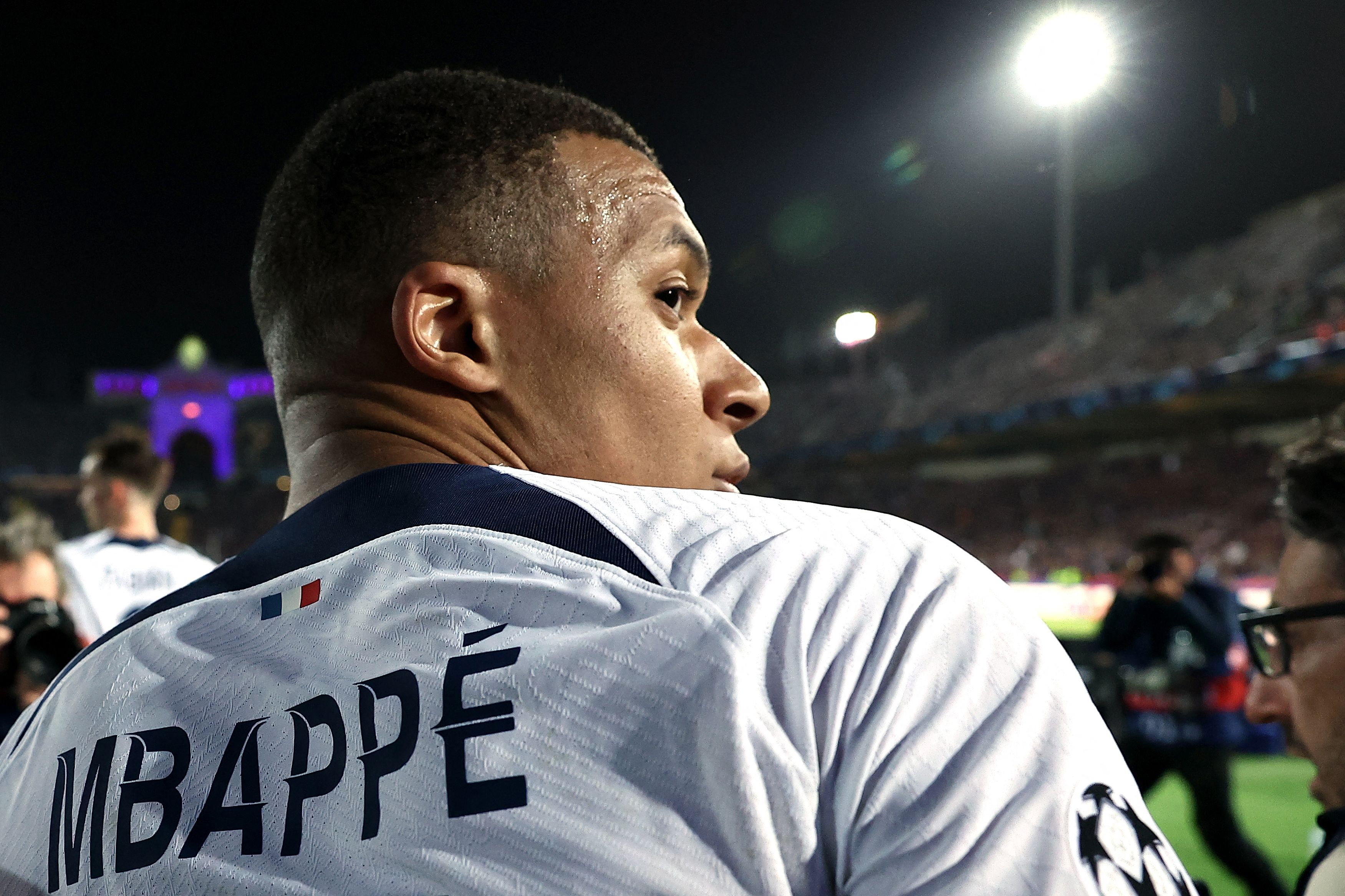 mbappe vs barcelona 0071