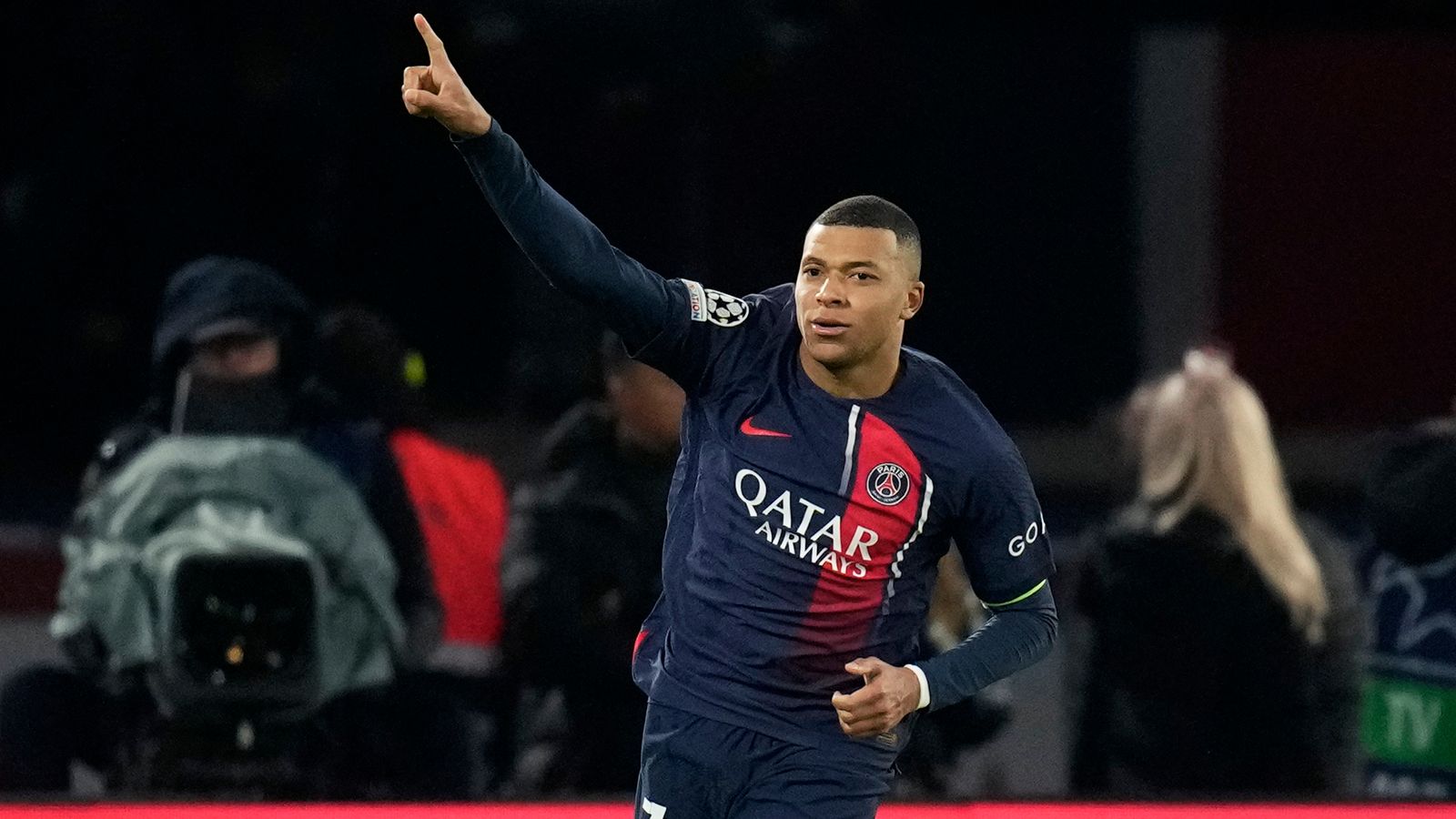 wallpaper:3evsxbtprvq= mbappe 0082