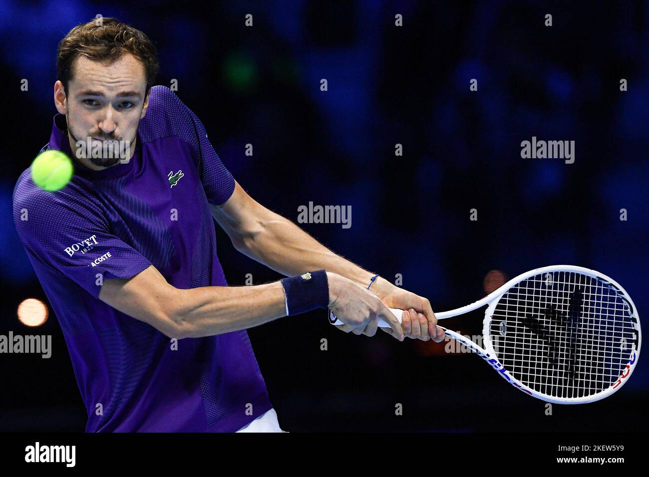 Medvedev backhand comparison