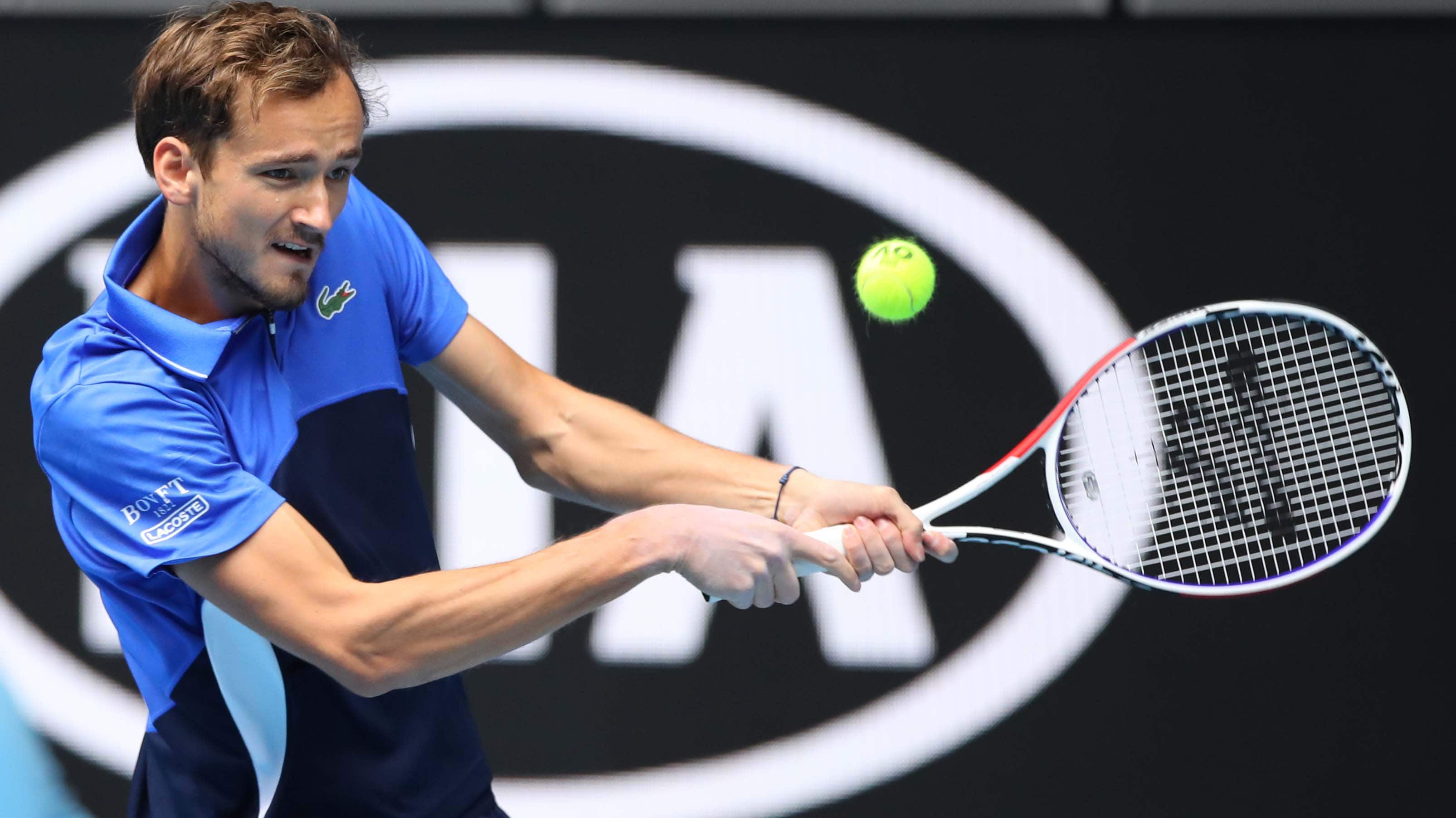 medvedev backhand 0012