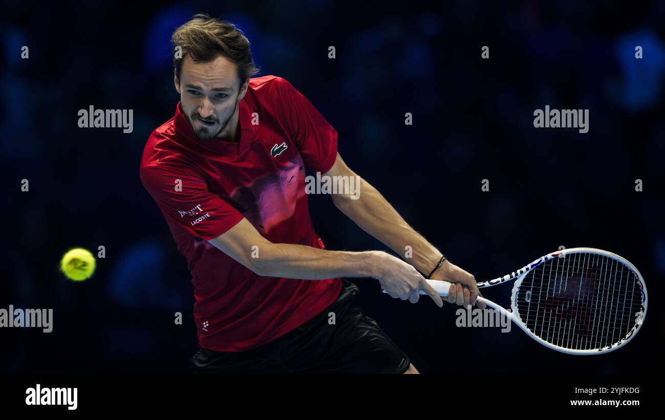 medvedev backhand 0024