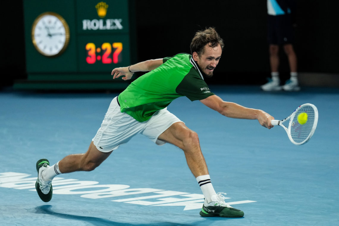 medvedev backhand 0035