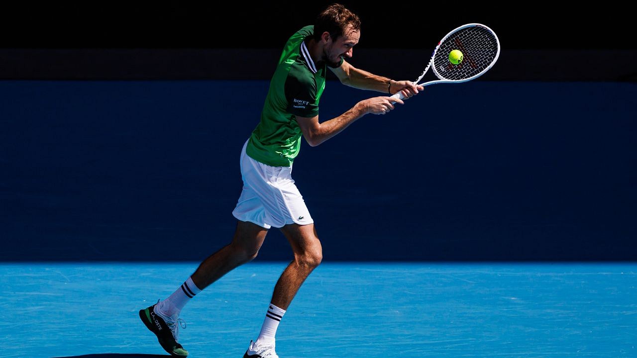 medvedev backhand 0038