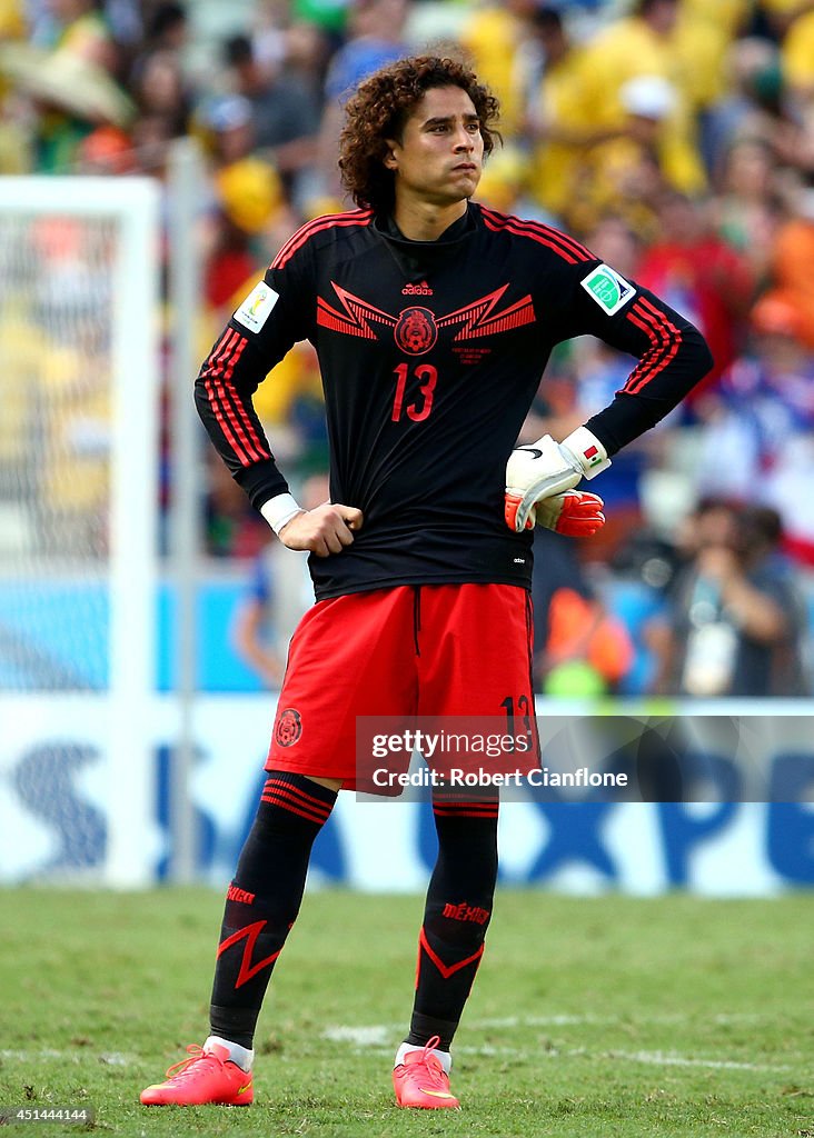 Memo Ochoa saves