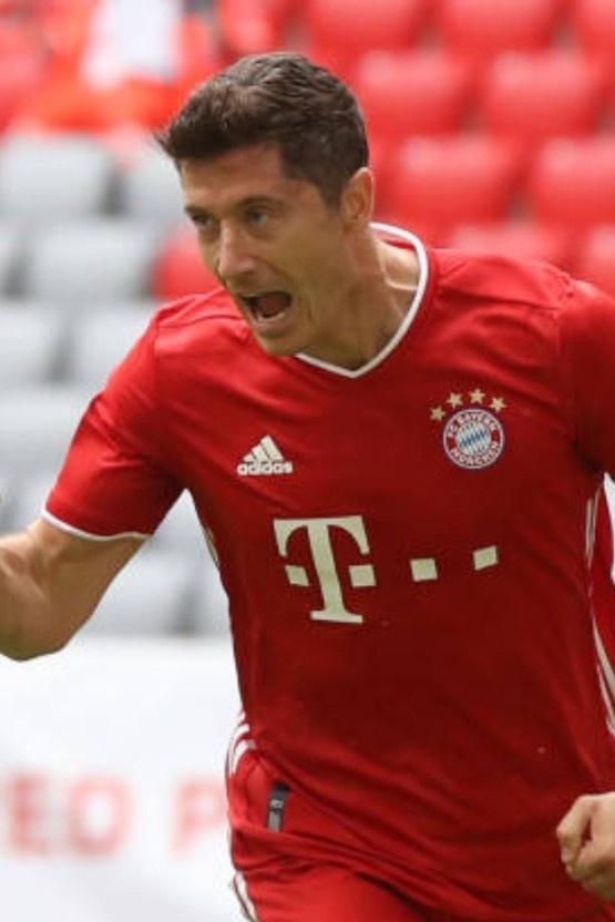 messi and lewandowski 0011