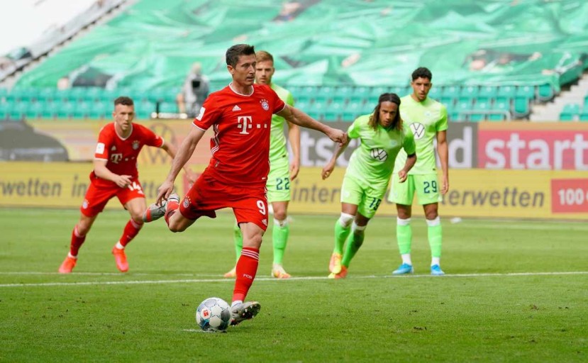 messi and lewandowski 0027