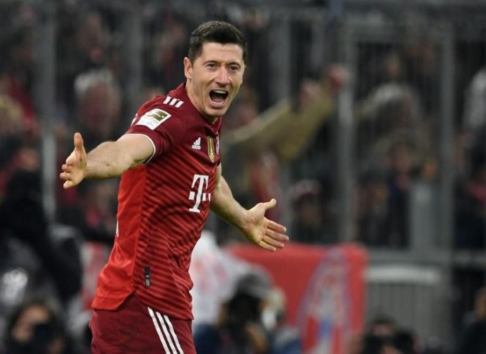 messi and lewandowski 0032