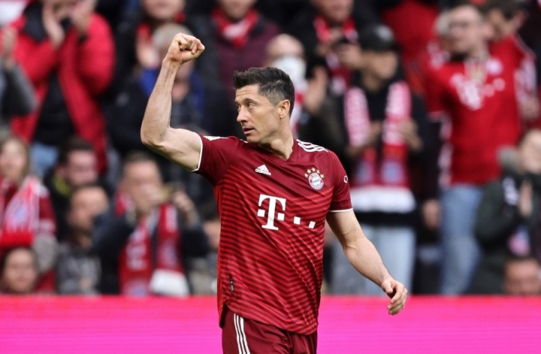 messi and lewandowski 0078