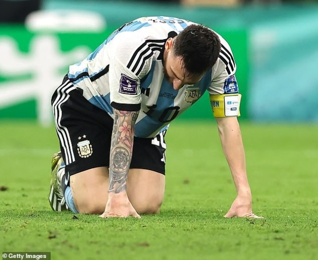 messi and lewandowski 0083