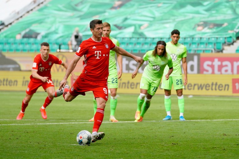 messi and lewandowski 0085