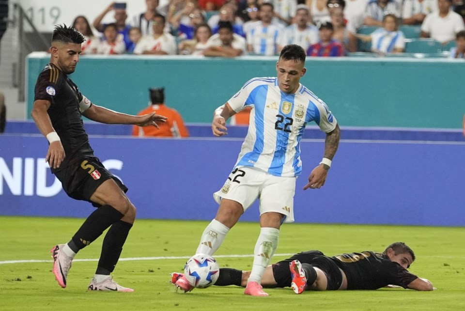 messi and martinez 0050