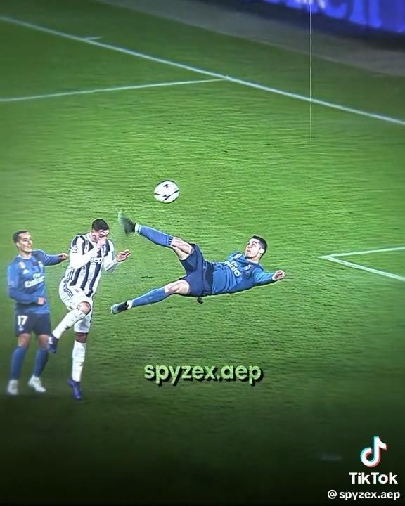 messi bycicle kick