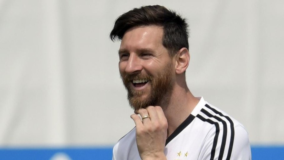 messi eye color