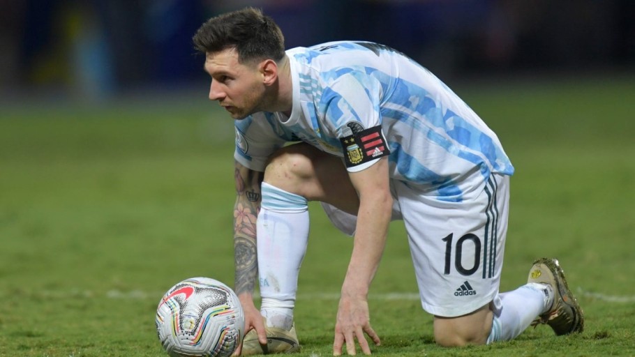 messi free kick argentina 0015