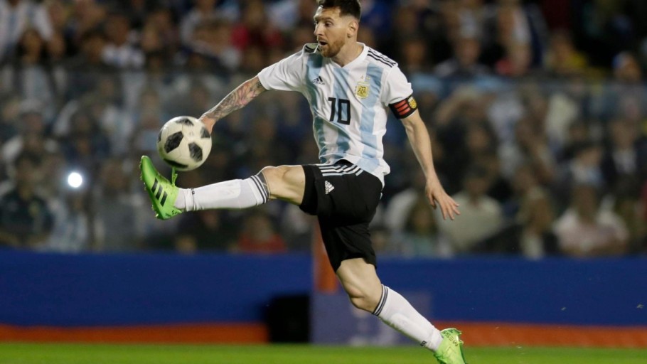 messi free kick argentina 0019