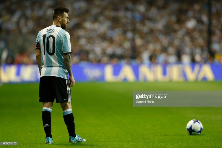 messi free kick argentina 0021