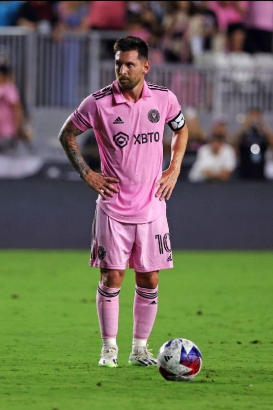 messi free kick argentina 0025