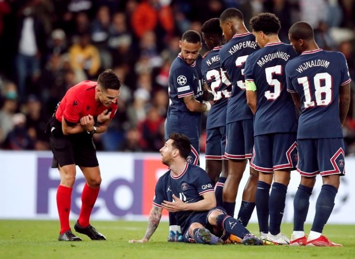 messi free kick argentina 0027