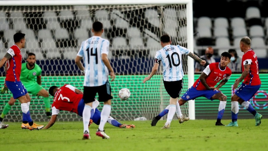 messi free kick argentina 0036