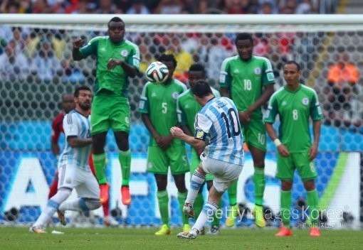 messi free kick argentina 0053