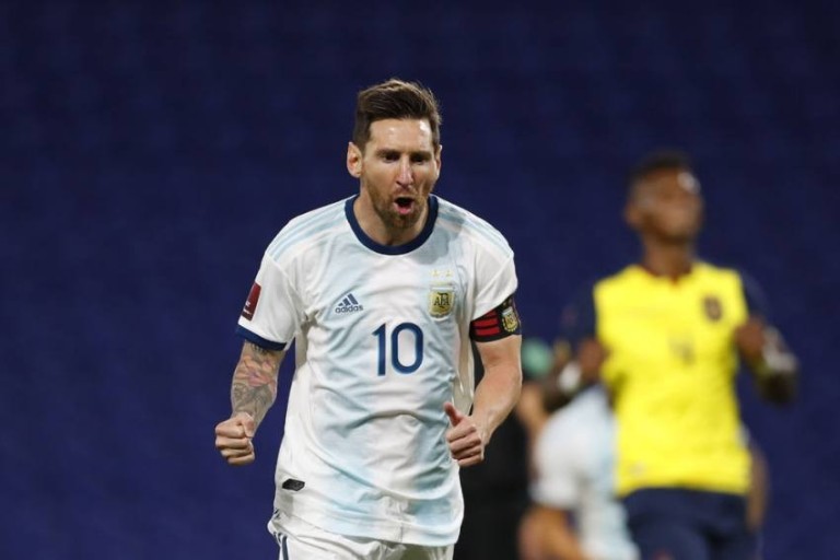 messi free kick argentina 0059