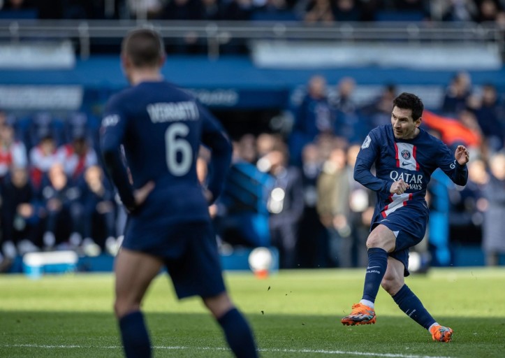 messi free kick argentina 0074