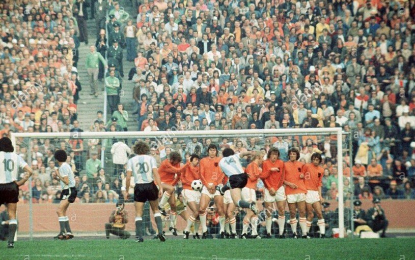 messi free kick argentina 0098