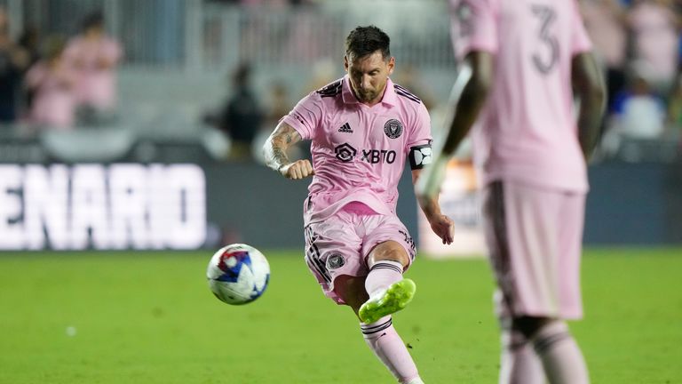 messi free kick wallpaper 0035