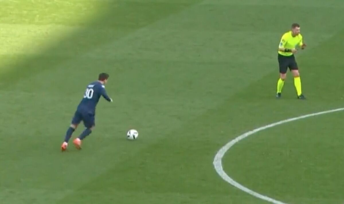 messi gif free-kick 0014
