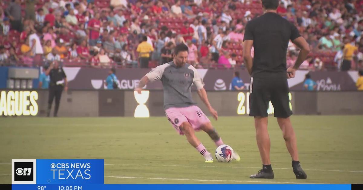 messi gif free-kick 0016