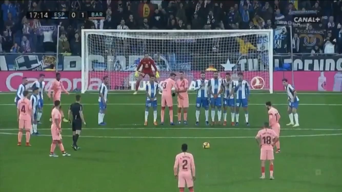 messi gif free-kick 0017