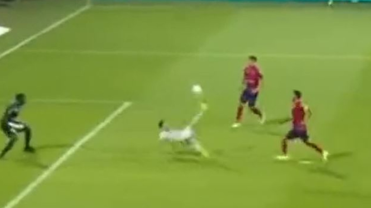 messi gif free-kick 0019