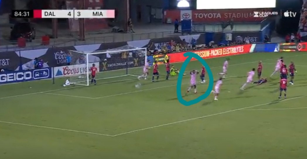 messi gif free-kick 0021