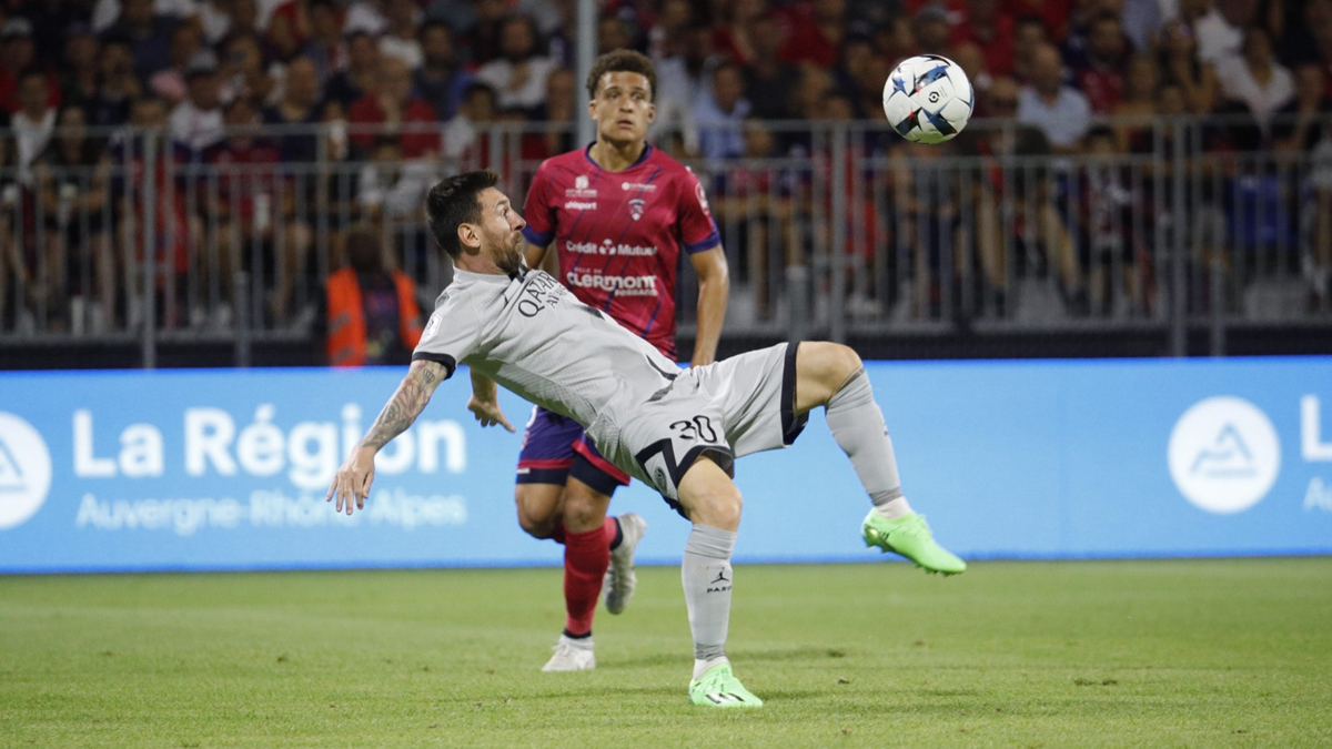 messi gif free-kick 0023