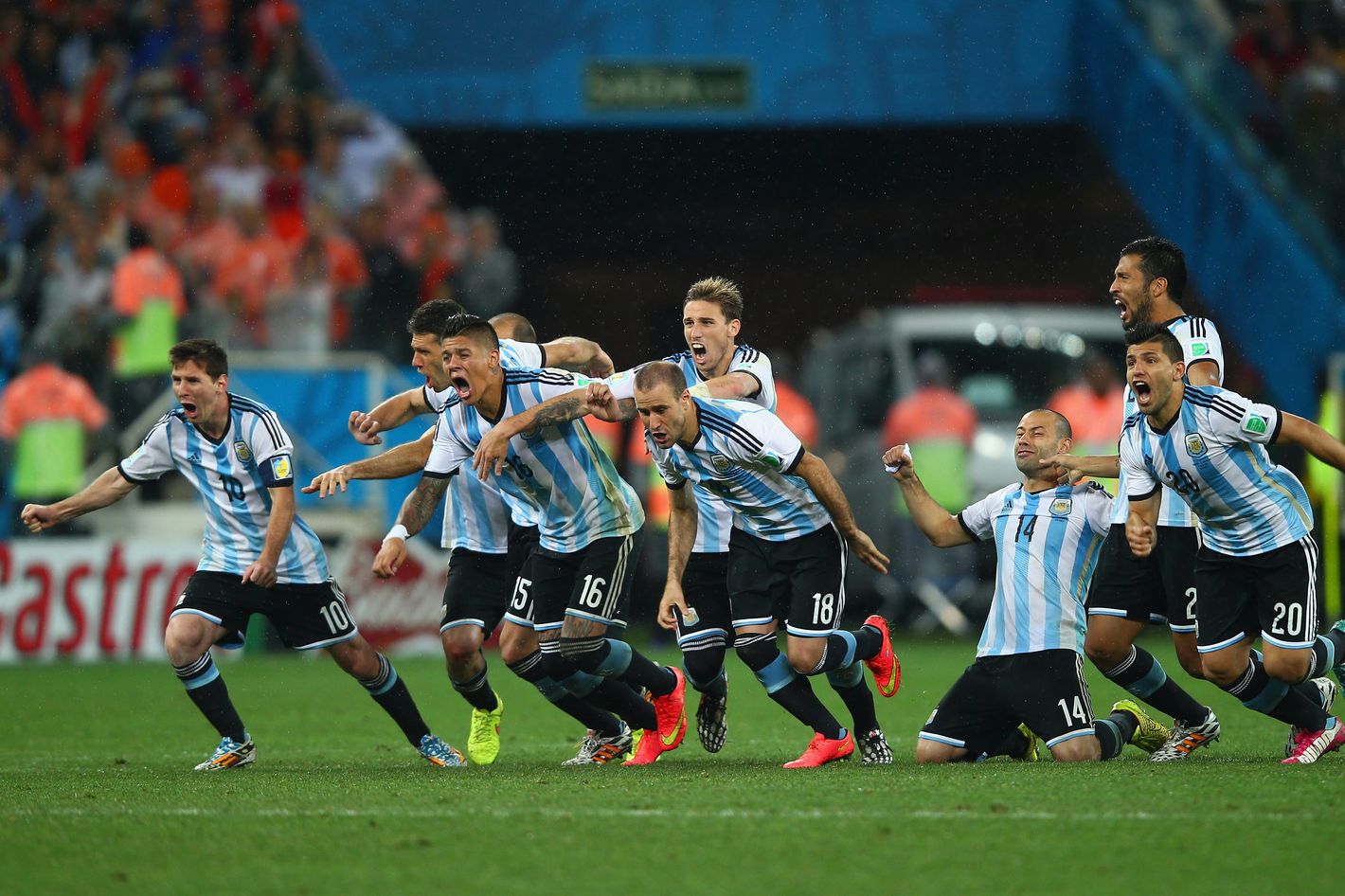 messi gif free-kick 0030