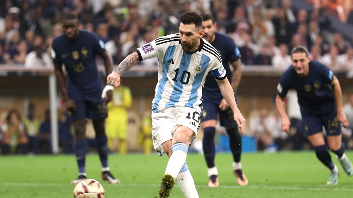 messi gif free-kick 0034