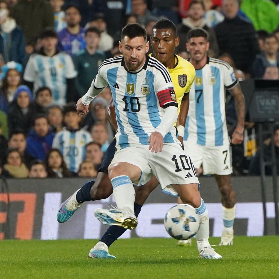 messi gif free-kick 0038