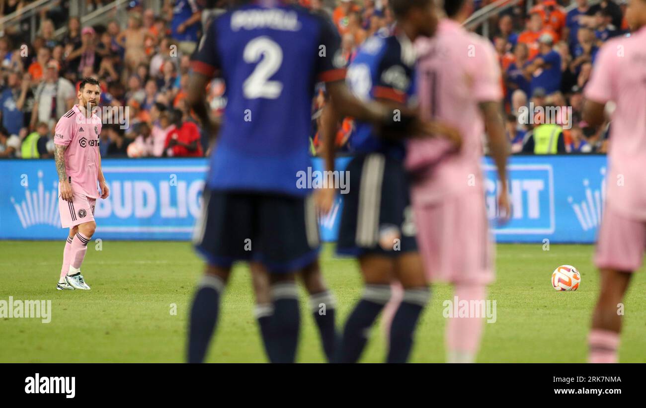 messi gif free-kick 0047