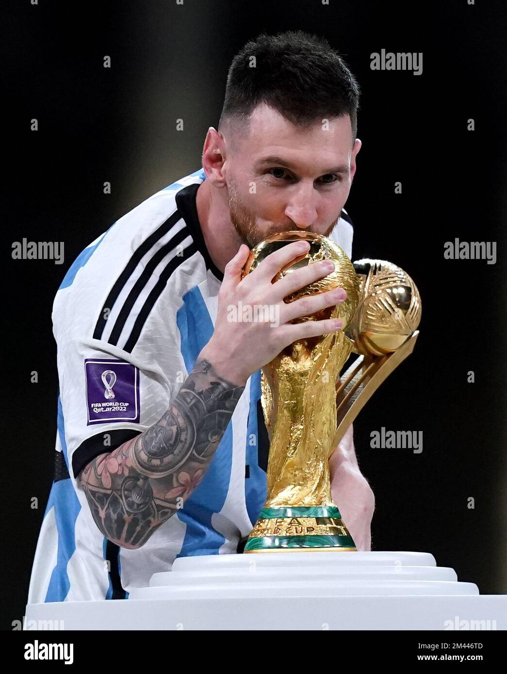 messi kiss world cup 0010