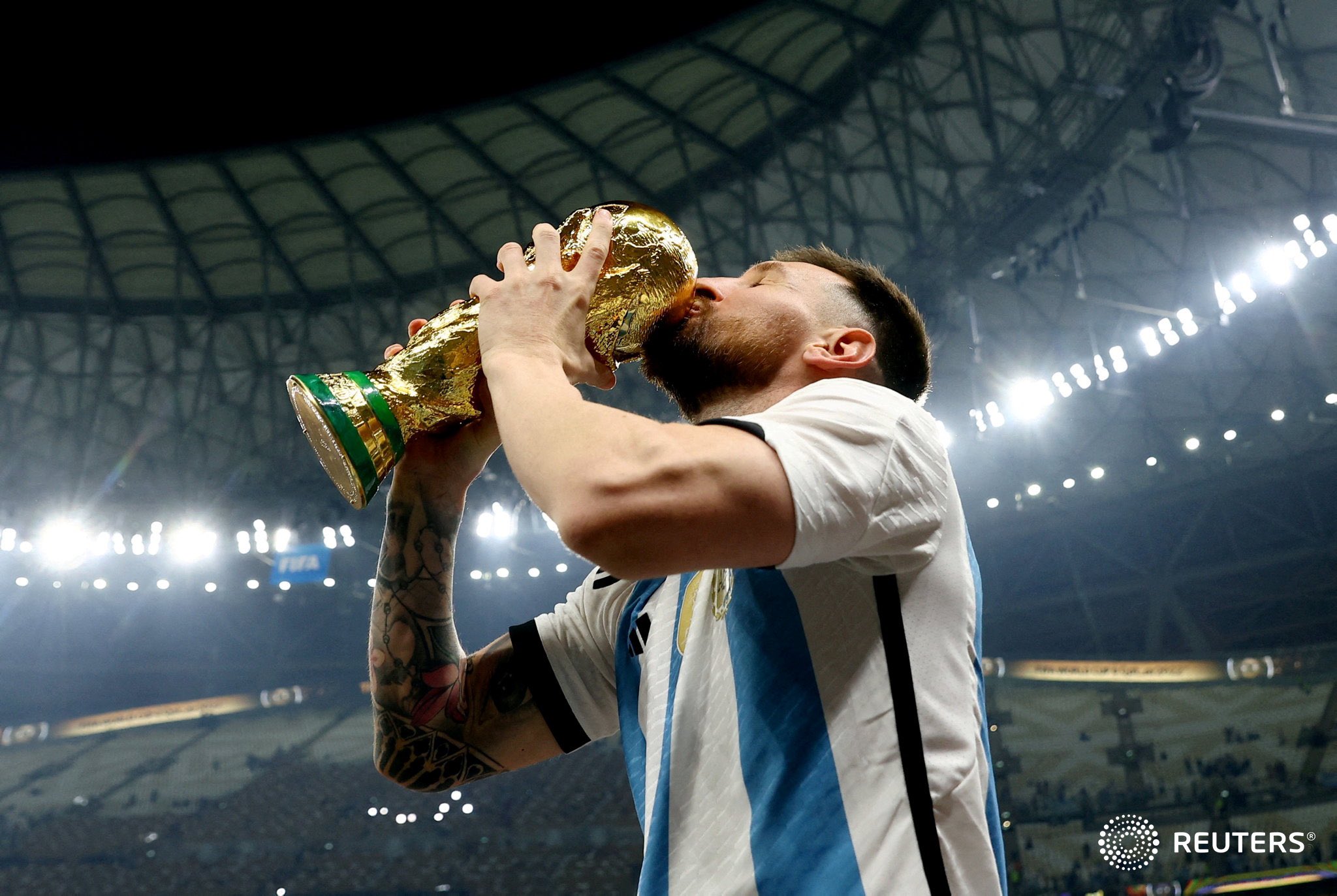 messi kiss world cup 0030