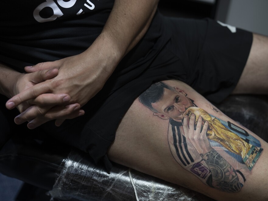 messi kiss world cup 0043