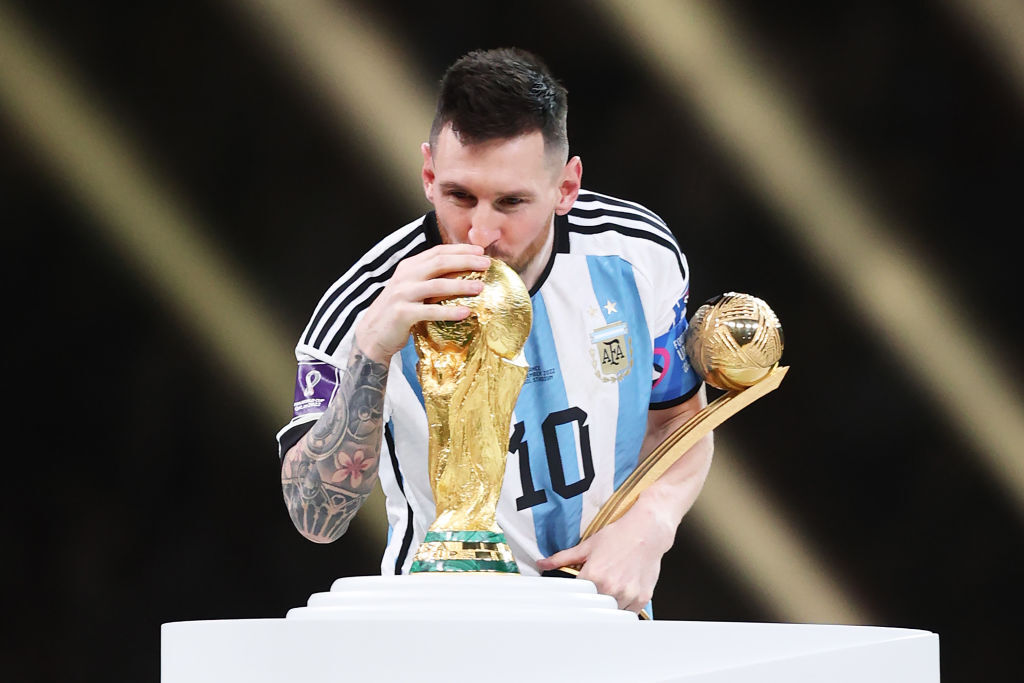 messi kissed a child