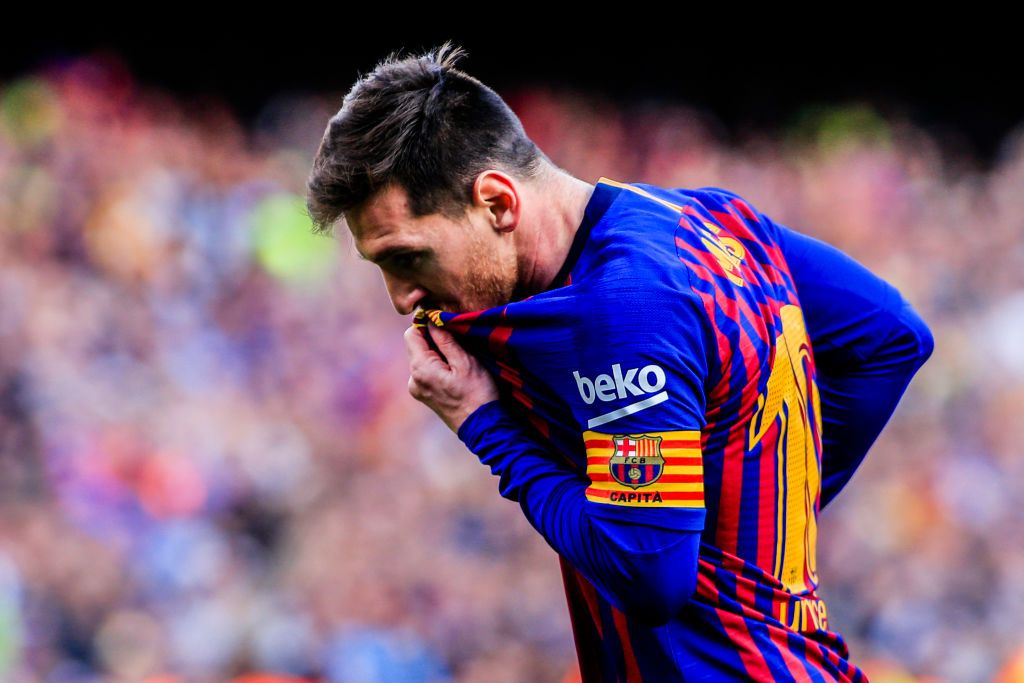 messi kissed 0021