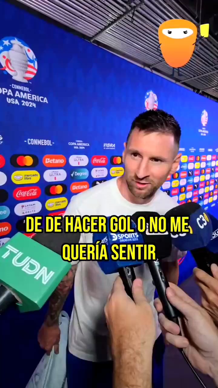messi kissed 0027